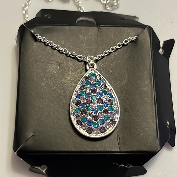 Avon Pastel Pave (Violet/Aqua/Sapphire & Tanzanite) Silver-Tone Pendant Necklace - Picture 6 of 13
